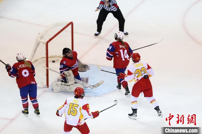 2023女冰世锦赛甲级A组：中国女冰在落后两球的情
