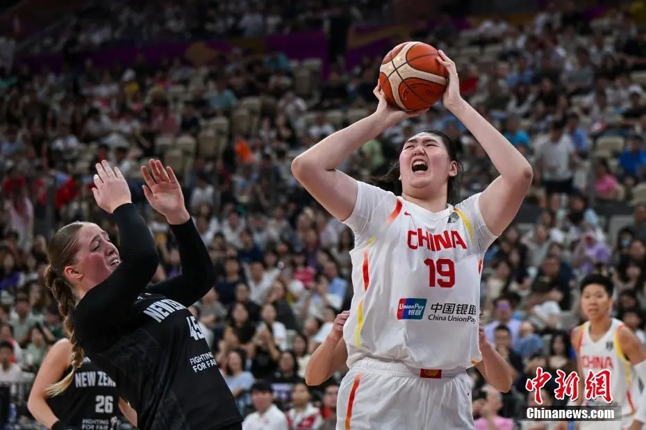 张子宇完成职业赛场首秀：2米26身高展现潜力，