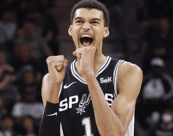 文班亚马33+12率队逆转公牛 马刺第三节狂飙