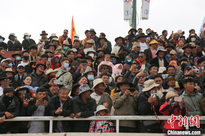 西藏那曲恰青赛马节传统大跑吸引广泛关注，1