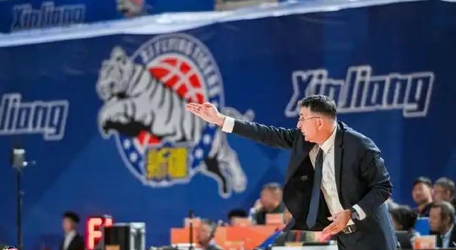 CBA名帅别德夫·格兰辞职离任 新疆男篮暂由助理