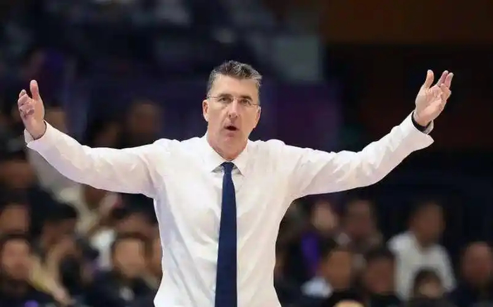 CBA名帅别德夫·格兰辞职离任 新疆男篮暂由助理