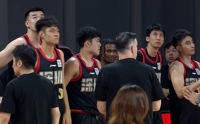 CBA常规赛第40轮：广厦逆转同曦终结连败 深圳连