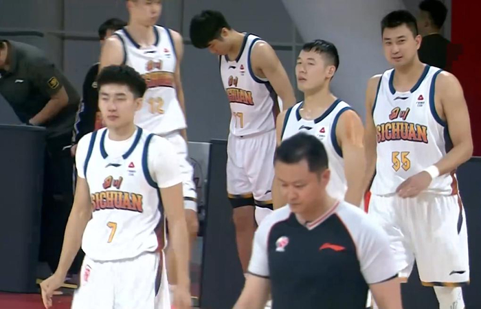 CBA常规赛第40轮：广厦逆转同曦终结连败 深圳连